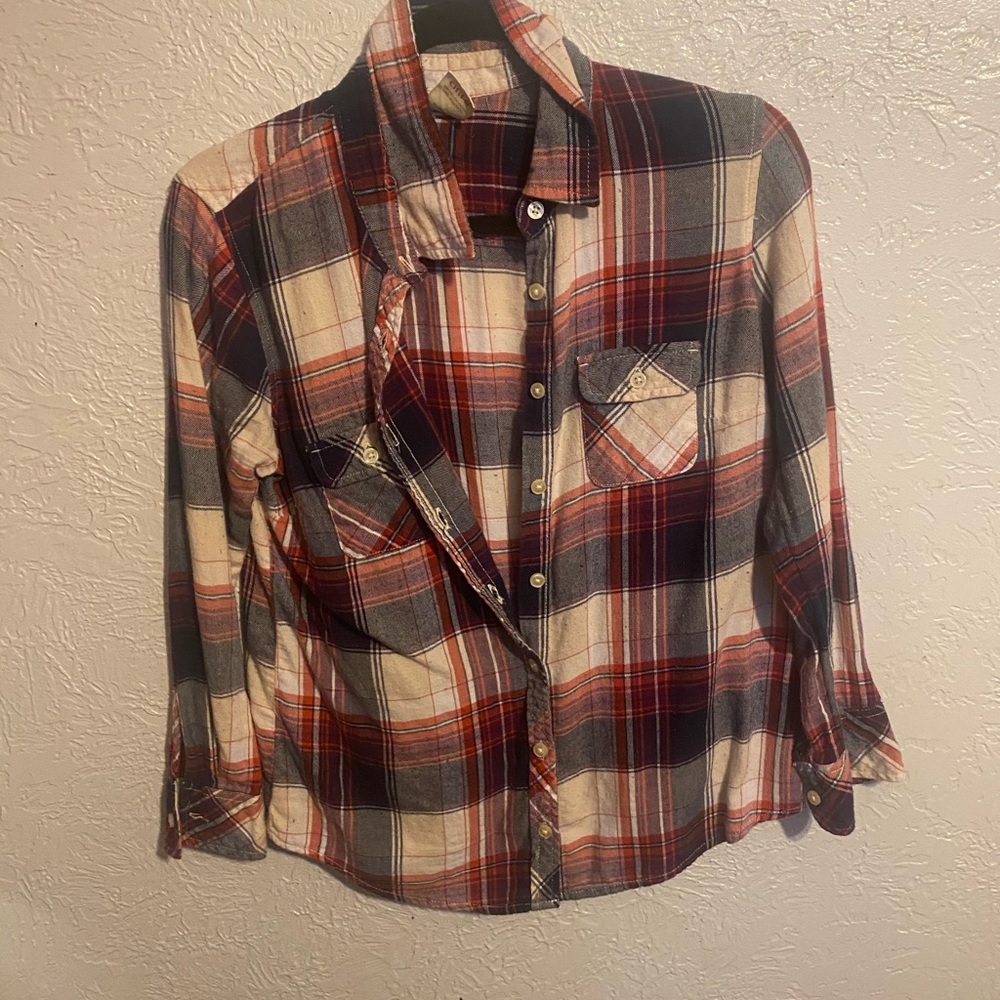 4 different flannels - Picture 4 of 4